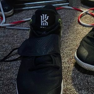 Nike kyrie basketball shoes
